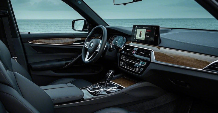 BMW 530e advanced infotainment